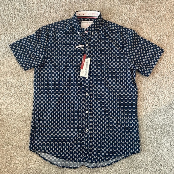 International Report Men’s Button Up - Picture 1 of 6